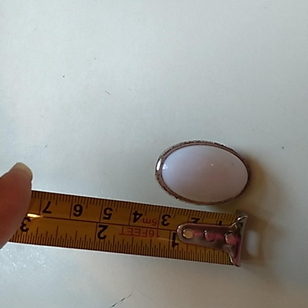 Vintage Oval-Shaped White Ring - Picture 6 of 6